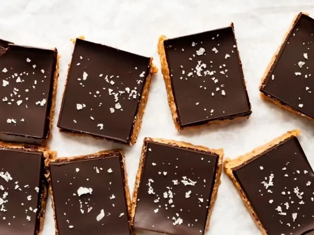 Easy & Healthy Peanut Butter Chocolate Chip Protein Bars – No Baking Needed!
